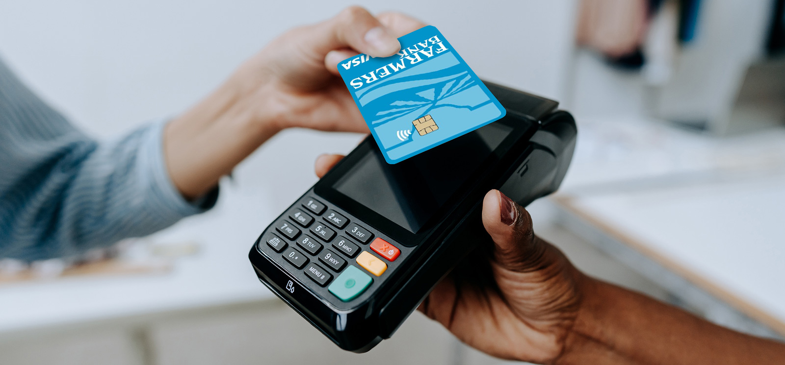 Person using credit card to make payment.